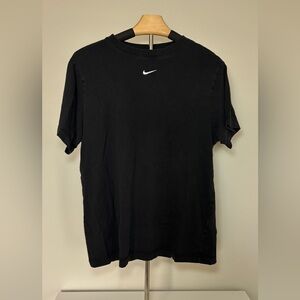 The Nike Tee - Loose Fit (Men’s XS)
